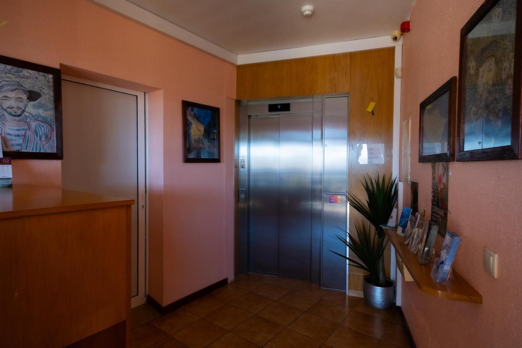 Residencial Familia Hotel Machico  Exterior photo