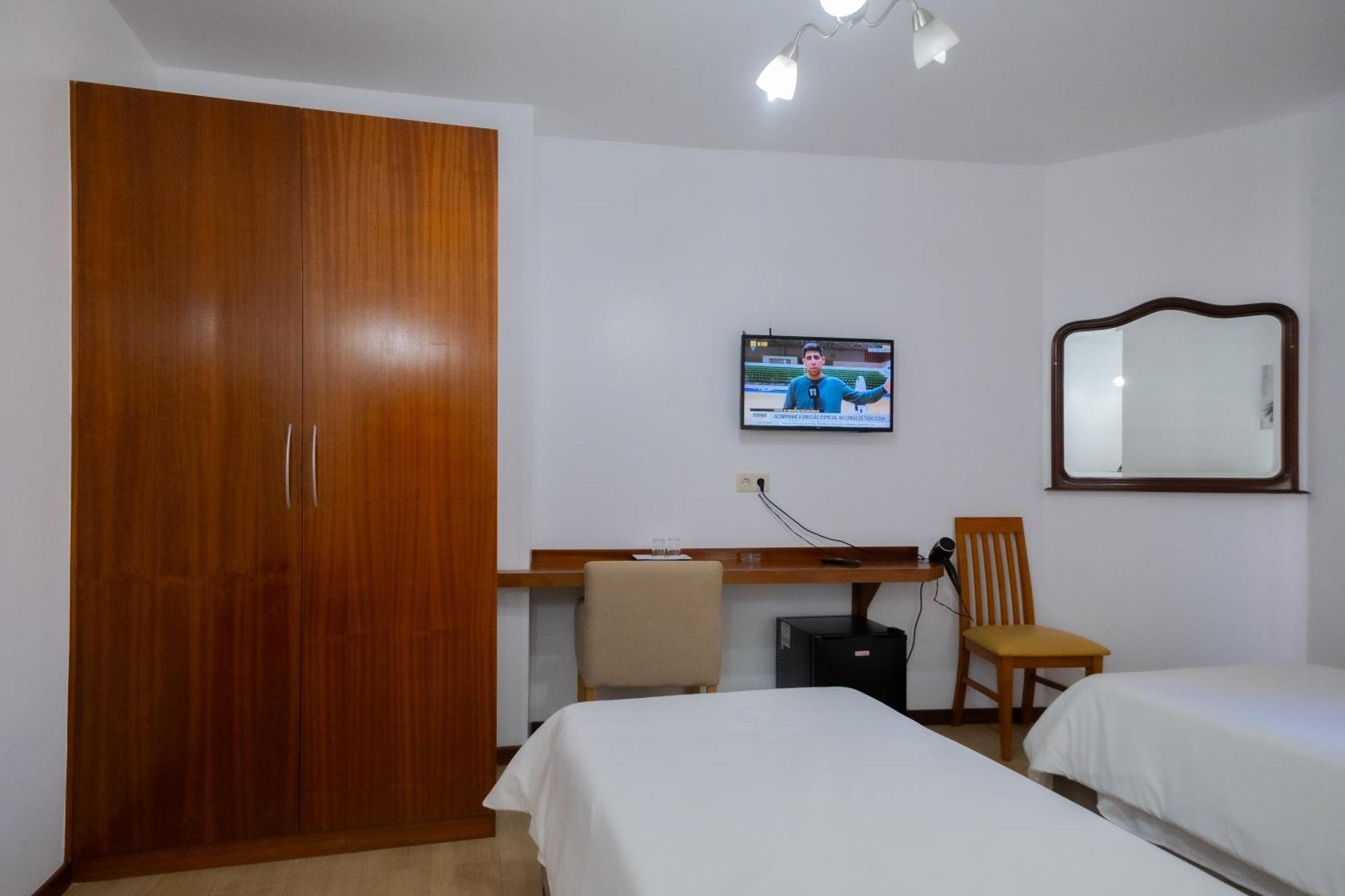 Residencial Familia Hotel Machico  Exterior photo