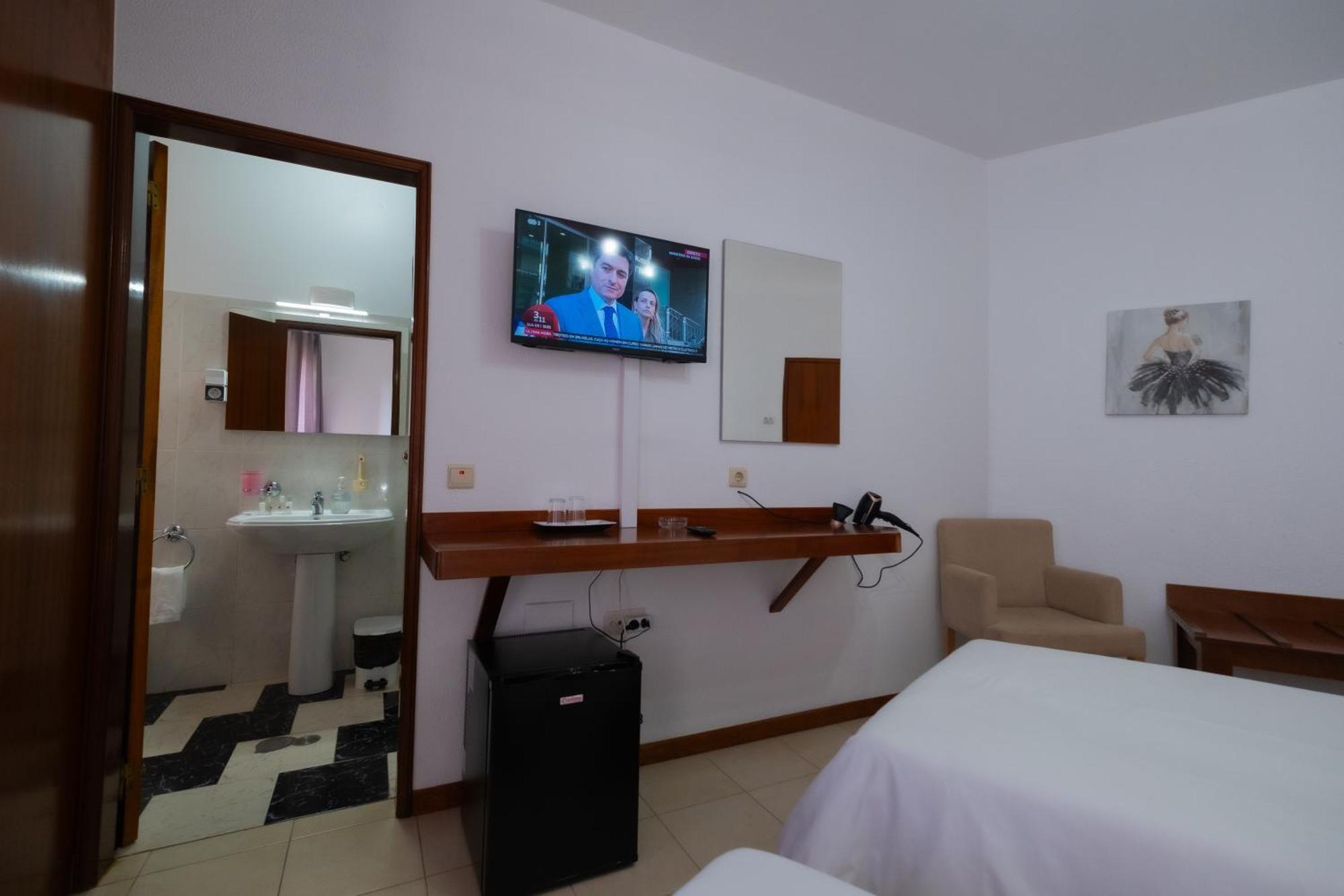 Residencial Familia Hotel Machico  Exterior photo