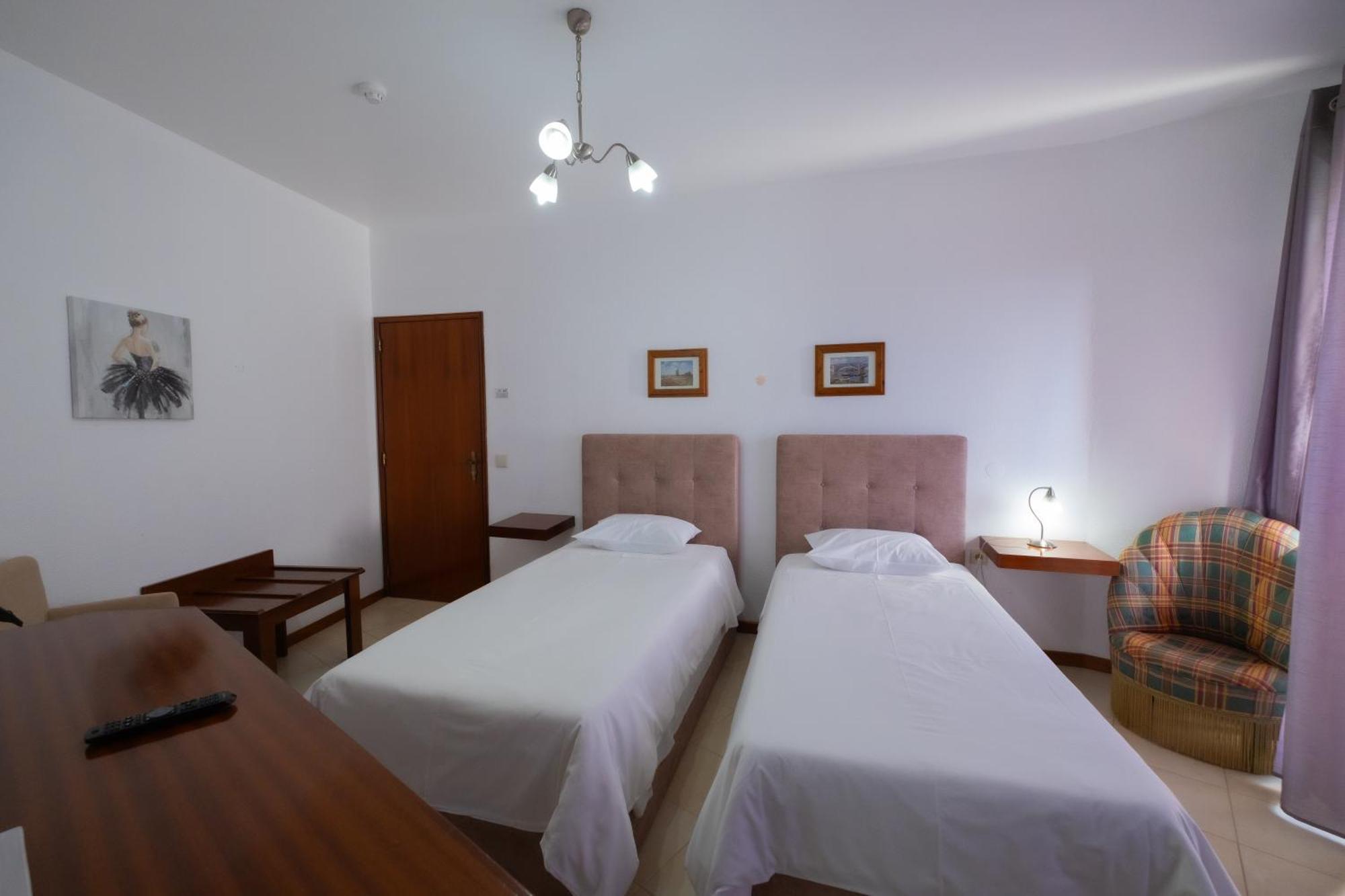 Residencial Familia Hotel Machico  Exterior photo