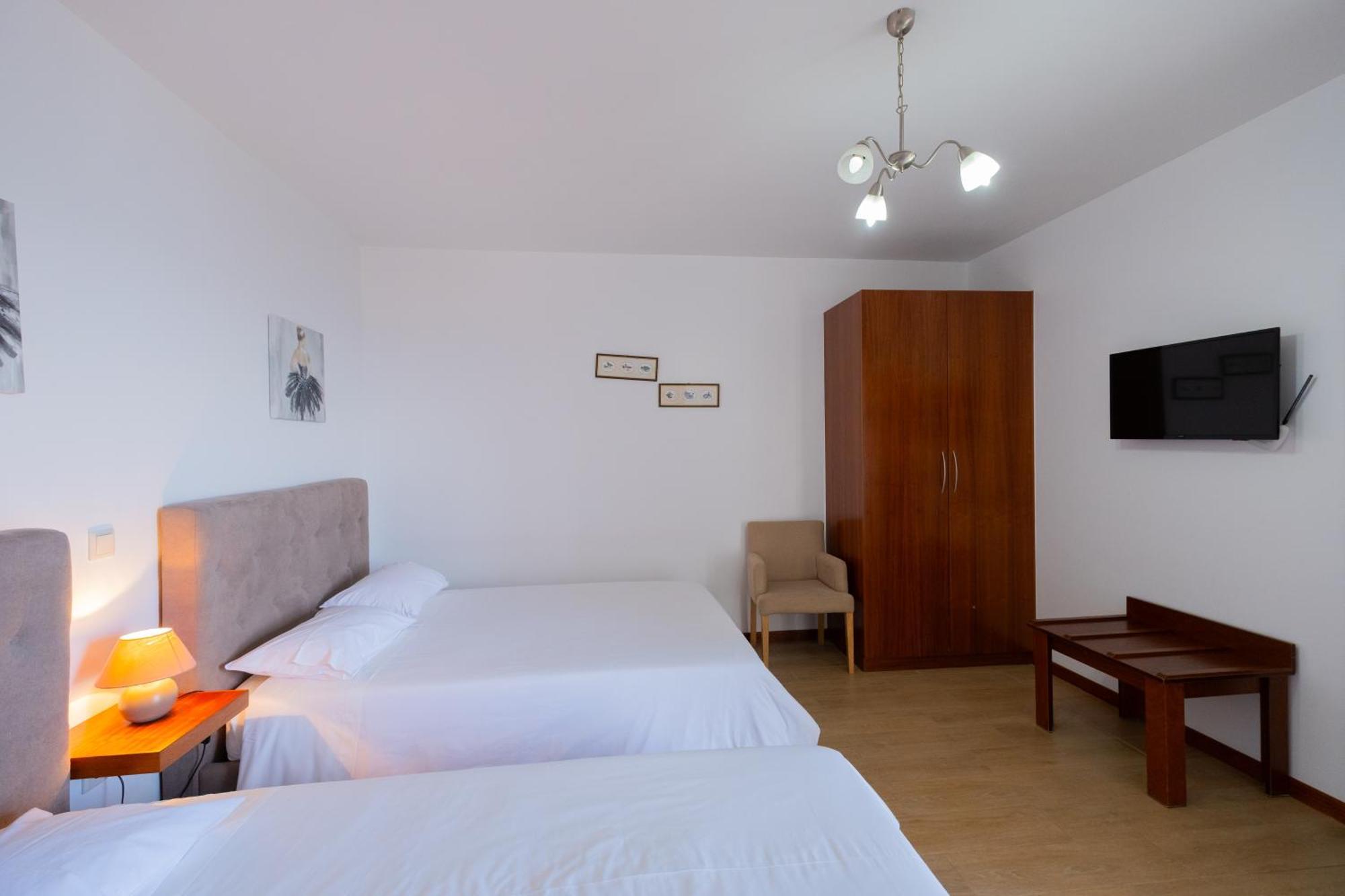 Residencial Familia Hotel Machico  Exterior photo