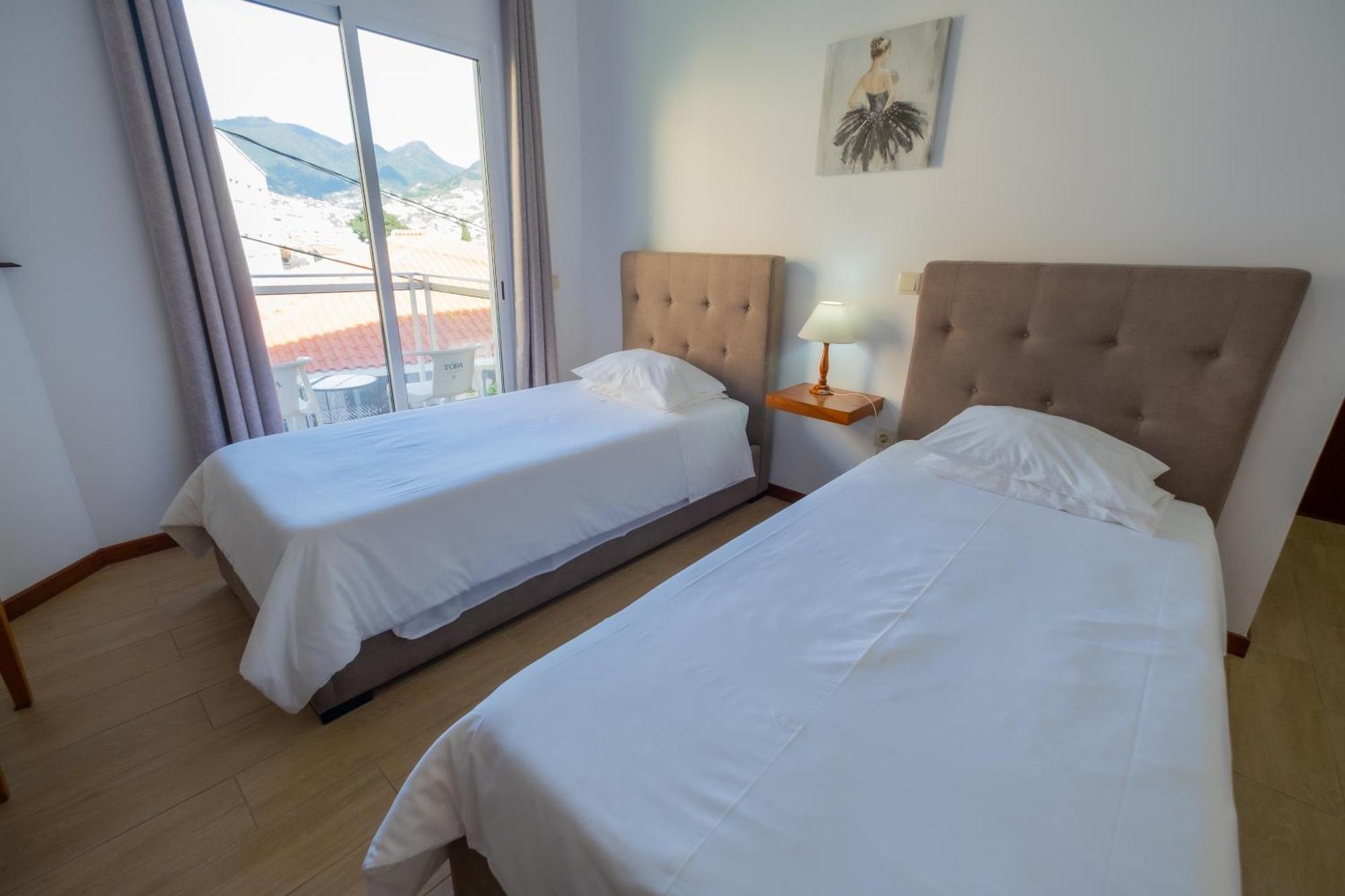 Residencial Familia Hotel Machico  Exterior photo