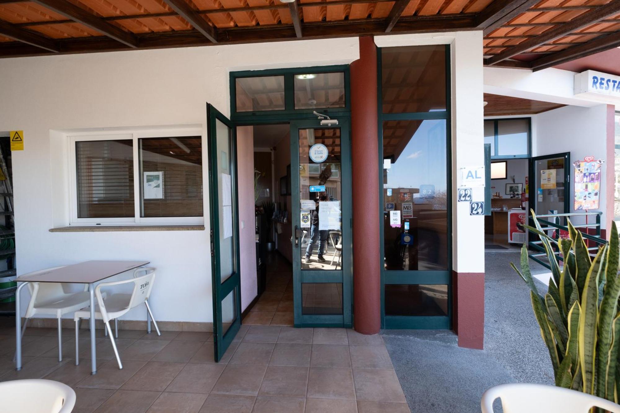 Residencial Familia Hotel Machico  Exterior photo